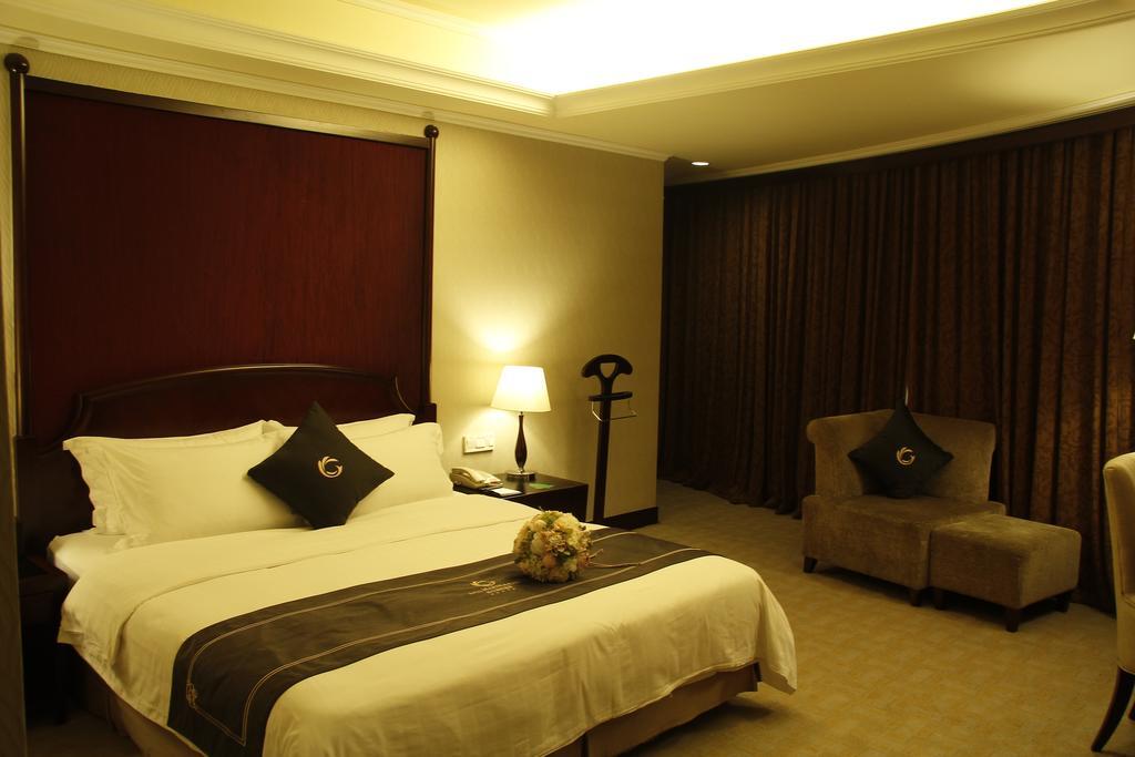 The Royal Marina Plaza Hotel Canton Esterno foto